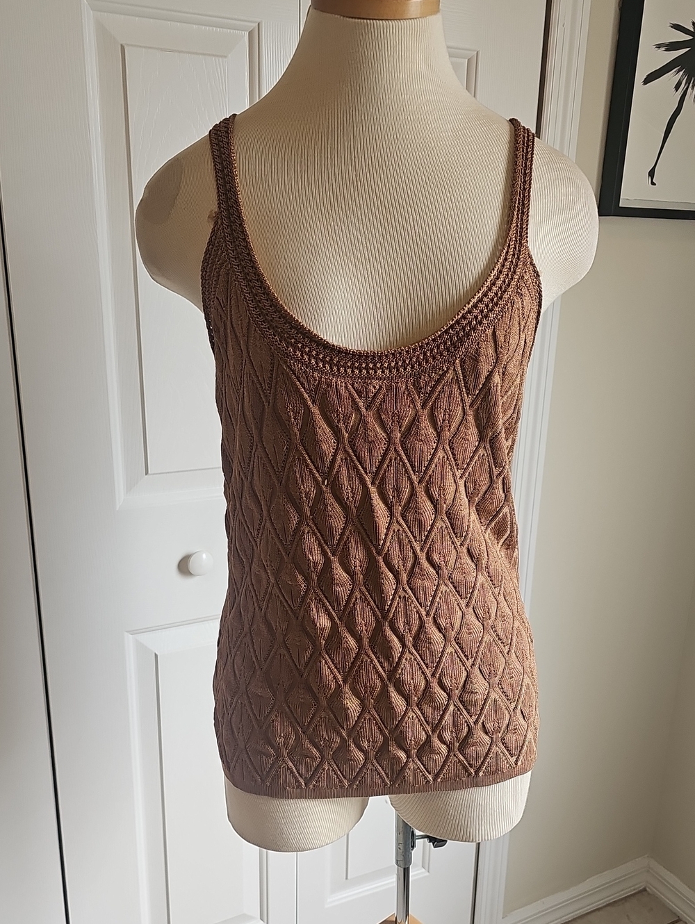 Whit House Black Market Women’s Brown Knit Tank Top. Size Large